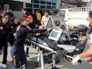 Mahkemeden Çıktı Adliye Önünde Davalı Oldukları Gencin Babasını Öldürdü