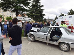Kastamonu’da İki Otomobil Kafa Kafaya Çarpıştı: 1 Yaralı