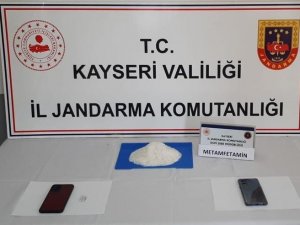 Belinde Poşetle Uyuşturucu Taşıyan Zehir Taciri Jandarmadan Kaçamadı