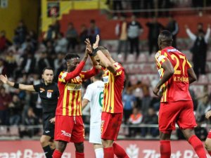 Majid Hosseini Golle Tanıştı
