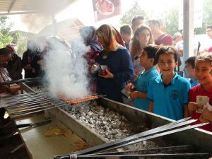 Okulda Kebap Ziyafeti