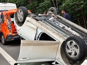 Önce Tıra, Sonra Karayolları Ekibinin Aracına Çarptı: 4 Yaralı