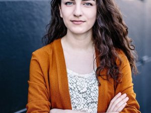 İ̇sveç’in En Genç Bakanı İ̇ran Asıllı Romina Pourmokhtari