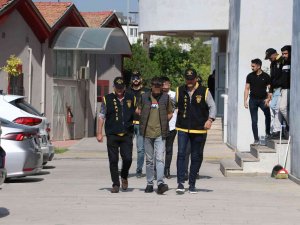 Otomobilden Tabanca Çıktı, Zanlılar “Başkasının” Dedi