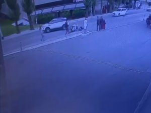 Benzinlikten Çıkan Cipi Geç Fark Edince Kaza Yaptı