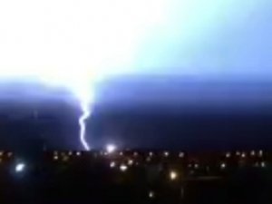 Yıldırımın Düşme Anı Kamerada