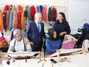 Vali Şimşek, El Emeği Ürünleri İnceledi