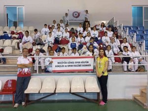 128 Taekwondocu Kıyasıya Yarıştı