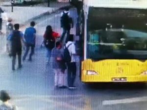 Otobüse Binerken Telefonu Çalınan Yolcunun O Anları Kamerada