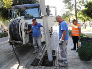 Belediye Ekipleri Yağmur Hatlarında