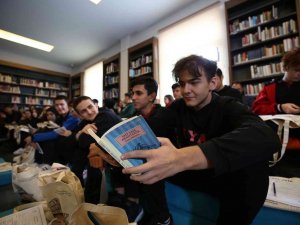 Üzümcü’den Öğrencilere: Kendini Seven İnsan Okumalıdır