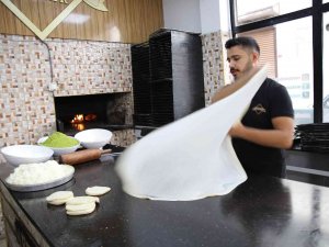 Antep Fıstığı Ve Kaymağın Buluştuğu Lezzet: Katmer