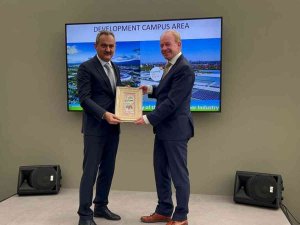 Bakan Özer’den Hollanda’da Yenilikçi Tarım Uygulamalarının Yapıldığı Meslek Okuluna Ziyaret