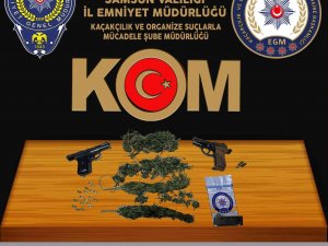 Samsun’da Polis Uyuşturucu Ve Silah Ele Geçirdi