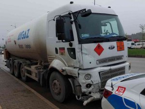 Samsun’da Lpg Yüklü Tanker Otomobil İle Çarpıştı: 1 Yaralı
