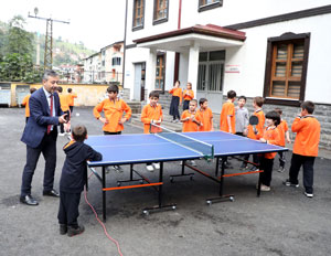 Rize'de okulların tenis masası ve basketbol potası meslek liselilerden