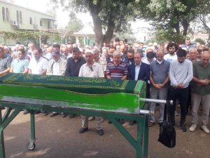 Kızları Yaralı Kurtulmuştu... Römorka Çarpan Otomobil Sürücüsü Toprağa Verildi.