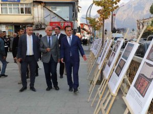 Vali Akbıyık, Örgü Eserleri Fotoğraf Sergisini Ziyaret Etti