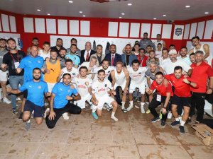 İ̇ş Adamı Eşin, Nazilli’yi Yalnız Bırakadı