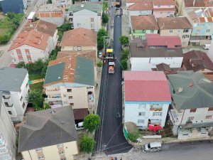 İ̇zmit Belediyesi’nden 3 Caddeye Bin 200 Ton Asfalt