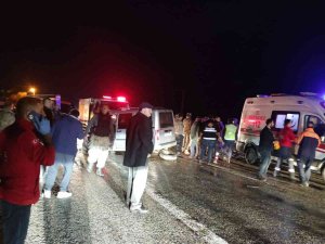 Tatvan-hizan Karayolunda Trafik Kazası: 1 Ölü, 4 Yaralı
