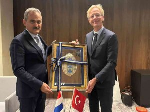 Bakan Özer, Hollandalı Mevkidaşı Dijkgraaf İle Bir Araya Geldi