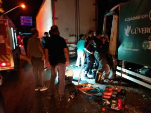 Freni Boşalan Kamyon Tırla Çarpıştı: 1’i Ağır 2 Yaralı