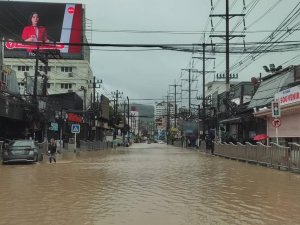 Phuket Adası Sele Teslim Oldu, Eğitime Ara Verildi