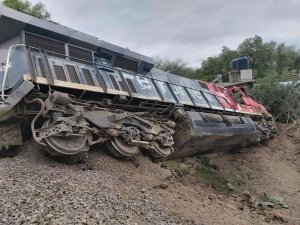 Meksika’da Tırla Çarpışan Tren Raydan Çıktı: 4 Yaralı