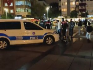 Kent Meydanı Karıştı, Onlarca Kişi Tekme Tokat Kavga Etti