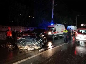 Lüks Otomobiller Kağıt Gibi Ezildi: 4 Yaralı