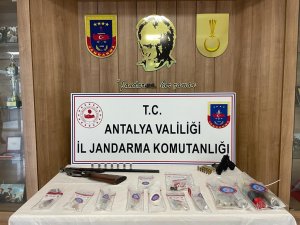 Antalya’da 9 Ayrı Adrese Eşzamanlı ‘Narko-şok’ Baskını: 17 Gözaltı