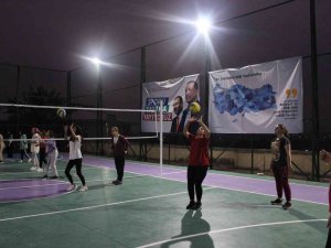 Yurt Öğrencilerine Voleybol Tanıtıldı