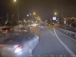 Maltepe’de Makas Atan Otomobilin Araca Çarpıp Kaçtığı Anlar Kamerada