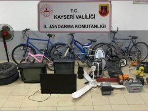 Uyuşturucu Aranan Evden Çalıntı Malzemeler De Çıktı