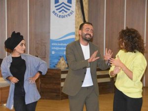 Bodrum’da Avukatlar Duruşma Salonlarından Tiyatro Sahnelerine Sanat Akımı Başlattı