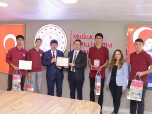 Başarılı Öğrenciler İ̇l Milli Eğitim Müdürü Çay İle Görüştü