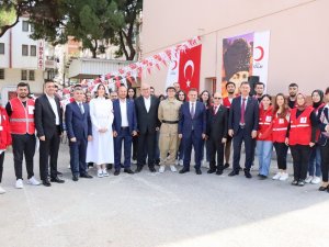 Türk Kızılay’dan Manisa’da İ̇stiklal İ̇lkokuluna Kütüphane
