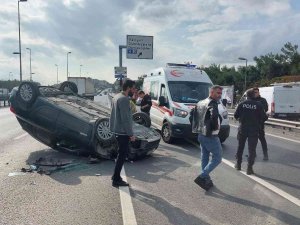 Avcılar E-5’te Otomobil Takla Attı: 4 Kişi Yaralandı, Yol Trafiğe Kapandı