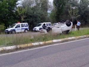 Takla Atan Otomobilden Burunları Bile Kanamadan Çıktılar