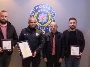 Emekli Astsubayı 200 Bin Lira Dolandırılmaktan Polisin Dikkati Kurtardı