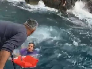 Tekneleri Alabora Oldu, Kayalıklarda Mahsur Kaldılar