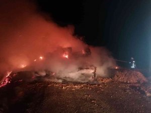 Saman Yüklü Tır Alev Alev Yandı