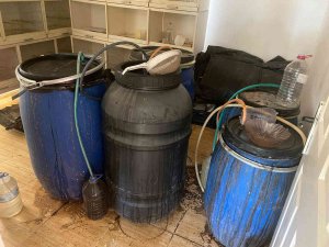Manisa’da Bağ Evinde Kaçak Şarap Ele Geçirildi