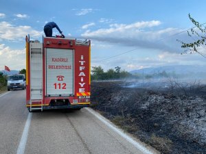 Sumbas’ta Çıkan Anız Yangını Söndürüldü