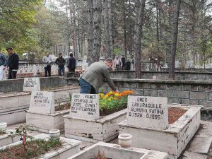 Başkan Volkan Kavaklıgil’den Hayatlarını Kaybeden Eski Belediye Başkanlarına Vefa