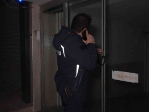 İ̇ş Yerinde Uyuyakalınca Polis Ve İtfaiye Ekiplerini Ayağa Kaldırdı