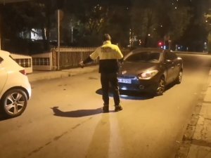 Uygulama Noktasında Polisi Gören Sürücü Böyle Kaçtı