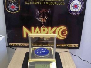 Şüphe Üzerine Durdurulan Şahsın Üzerinden Uyuşturucu Madde Çıktı