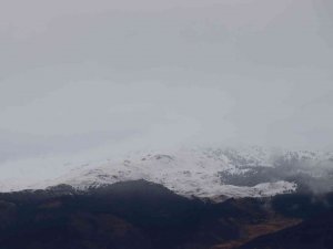 Oltu Kırdağ’a Mevsimin İlk Karı Düştü